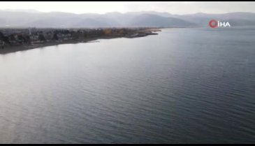 Bursa İznik Gölü'nde sular çekildi