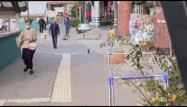 Bursa'da şiddetli lodos hayatı olumsuz etkiliyor