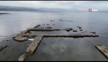 Bursa'da kasım ayının ortasında gölde yüzdüler