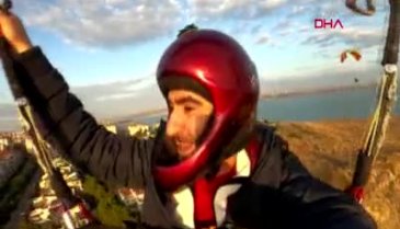 İstanbul'da yamaç paraşütçüsü telefonunu düşürdü