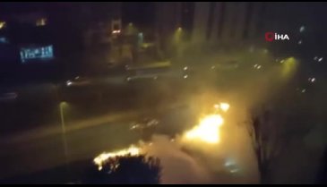 Bursa'da otomobil alev alev yandı, alevler ağaca ve otluk alana sıçradı
