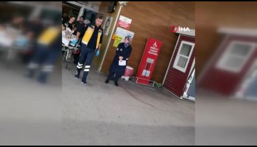 Bursa'da kaynar su dolu tencereye düşen çocuk yaralandı