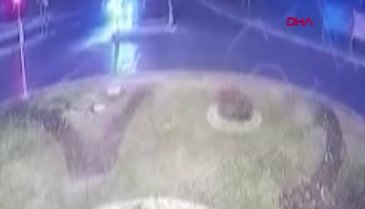 İzmir'de taklalar atan otomobilin sürücüsü hayatını kaybetti