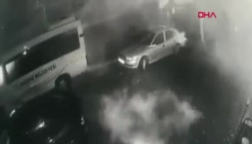 Tekirdağ'da belediyeye ait minibüs ve makam aracı yandı