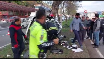 Samsun'da parçalanan araçtaki sürücü ağır yaralandı