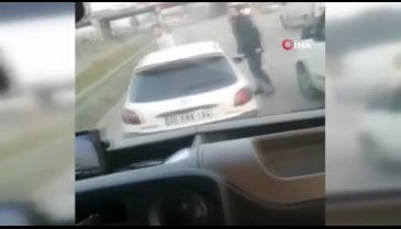Bursa'da yol verme tartışmasında tekmeler, yumruklar konuştu