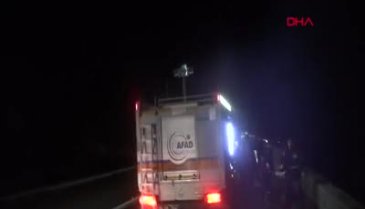 Hakk&acirc;ri'de kazaya müdahale eden ekipler ölümden döndü
