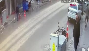 Bursa'da yolun karşısına geçmek isteyen yayaya motosiklet çarptı