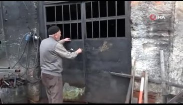 Bursa'da 60 yıldır her gün 10 saat demir dövüyor