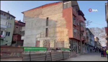 Bursa'da temel kazısı sırasında 4 katlı binada kayma meydana geldi!
