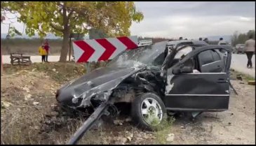 Bursa'da trafik kazasında iki otomobil çarpıştı
