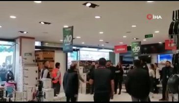 Ankara'da vatandaşlar indirimli mağazada birbirlerini ısırdı