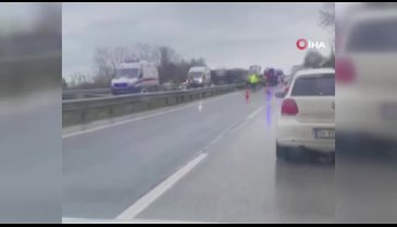 İstanbul'da E-5 Karayolu'nda kamyon devrildi!
