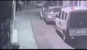 Bursa'da bıçaklı saldırgan, sokaktaki araçların lastiklerini patlattı