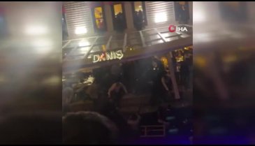 İstanbul Bebek'te iskele çöktü! denize düşenler var - 2