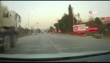 Bursa'da trafik kazaları kameralara yansıdı