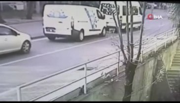 Bursa'da ara yola dönmek isterken çarpıştılar