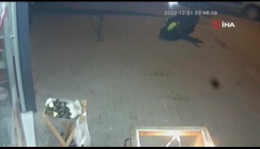 Kocaeli'nde motosiklet sürücüsü çarpmanın şiddetiyle savruldu
