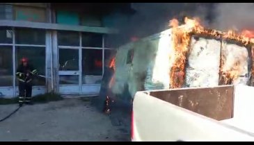 Bursa'da ticari araç yanarak kül oldu