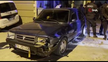 Bursa'da bir garip kaza: Önce duvara sonra otomobile çarptı