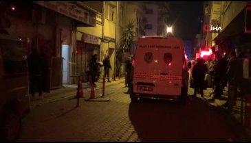 İzmir'de bir kişi tartıştığı kadını boğazından bıçakladı
