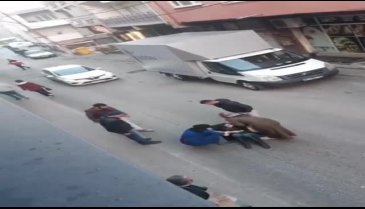 Bursa'da bir araç karşıdan karşıya geçmeye çalışan kadına çarptı!