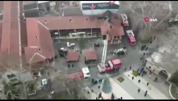 Bursa'da tarihi dükkanların bulunduğu işyerindeki yangının drone görüntüleri