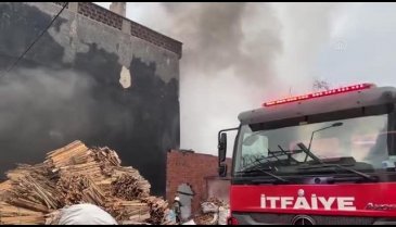 Bursa'da kereste imalathanesinde korkutan yangın