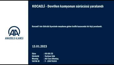 Kocaeli'de toprak yüklü kamyon devrildi