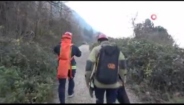 Bursa'da odun toplayan kişi uçurumdan yuvarlandı