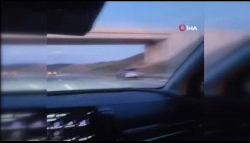 Bursa'da seyir halindeki araç alev aldı