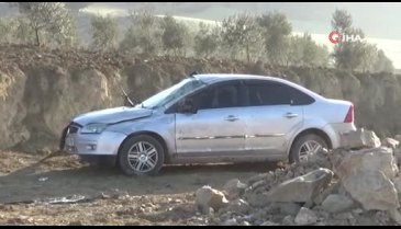 Kilis'te kontrolden çıkan otomobil moloz yığınına çarptı: 2 yaralı