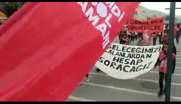 Bursa'da Sol Parti Kent Meydanı'na yürüdü