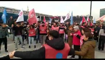 Bursa'da Sol Parti Kent Meydanı'na yürüdü