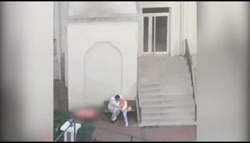 İstanbul'da cami bahçesinde uygunsuz görüntü
