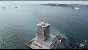 Kız Kulesi'nde Türk bayrağı göründü