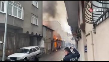 İstanbul'da gecekondu yangını!