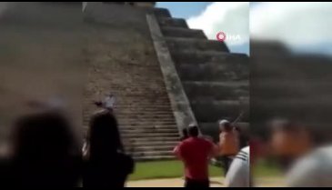 Meksika'da koruma altındaki piramide tırmanan turiste sopalı saldırı