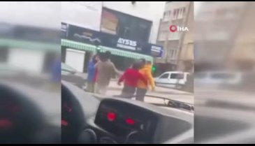 Bursa'da trafikteki yol verme kavgaları kameralara böyle yansıdı