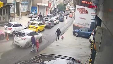 İstanbul'da yola düşen kadın ölümden döndü