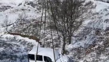 Bursa'da dağlık alanda kontrolden çıkan araç şarampole uçtu