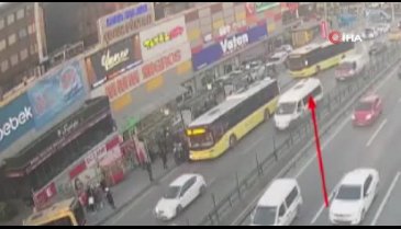 İstanbul'da 1 kişinin öldüğü 5 kişinin yaralandığı İETT otobüsü kazası kamerada