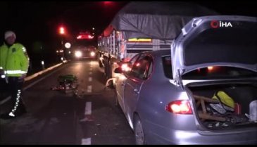 Balıkesir'de otomobil tıra çarptı: 2 yaralı