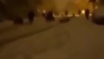 Ankara'da karda kayan 2 kişi otomobilin altına girdi