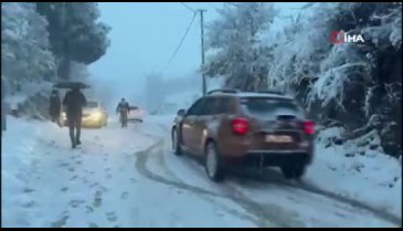 Bursa İznik'te yoğun kar hayatı felç etti: 250 araç mahsur kaldı