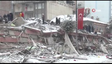 Türkiye dev depremlerle sarsıldı! Çok sayıda ölü var -2