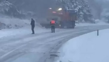 Bursa'da karla mücadele aracı alevlere teslim oldu