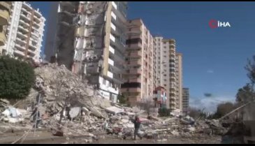 Kahramanmaraş'ta ikinci deprem 12 katlı binayı yıktı