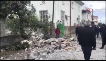 Adana'da Caminin yıkılan duvarının altında kalan kadın yaşamını yitirdi