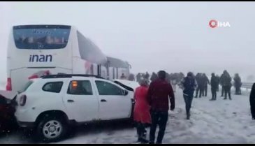 Niğde Otoyolu'nda 15 araç birbirine girdi!